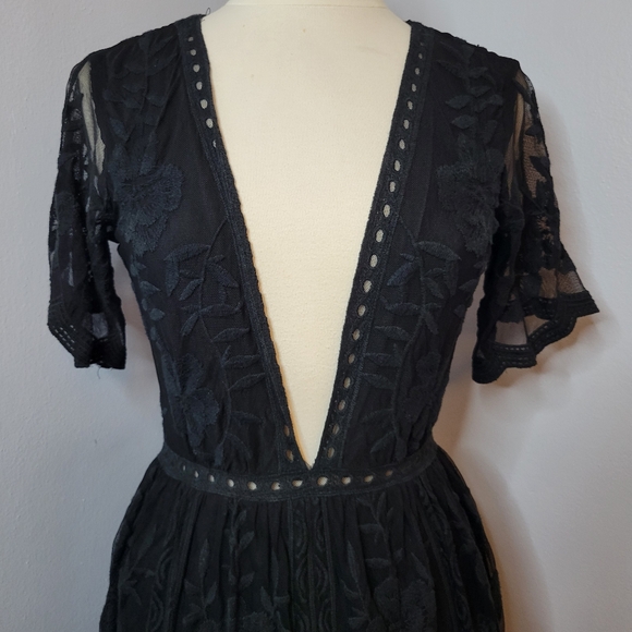 Honey Punch Small Black Lace Maxi Dress Romper Deep Plunge V-Neck Sheer Overlay - Picture 4 of 12
